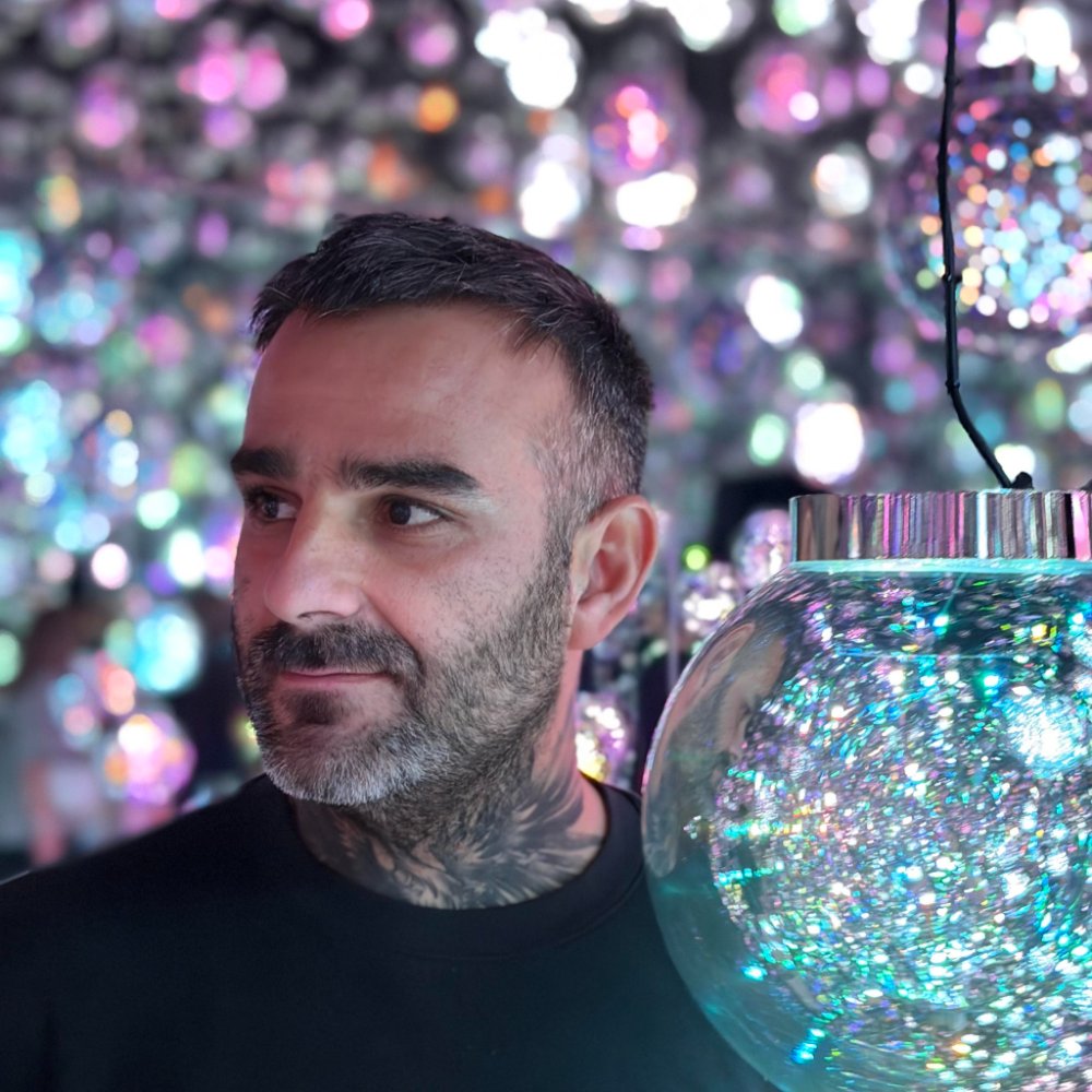Portrait of Julien Jimenez, founder of WaiverFlowr